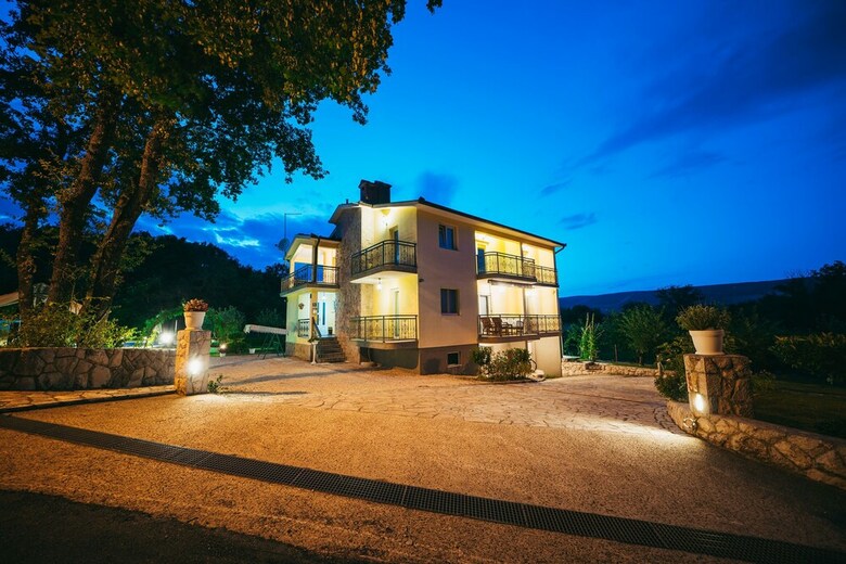 House Estera