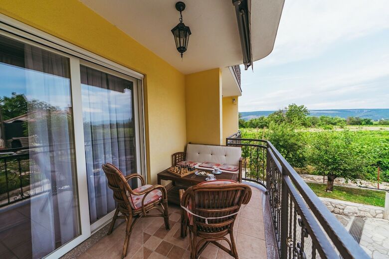 House Estera