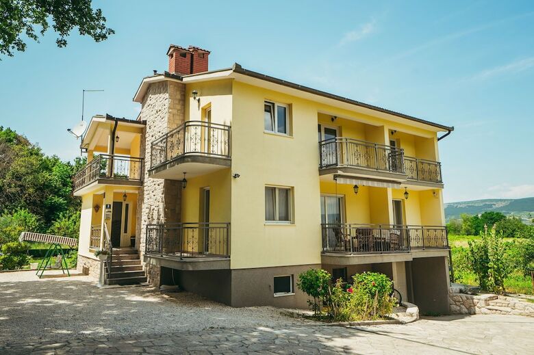 House Estera