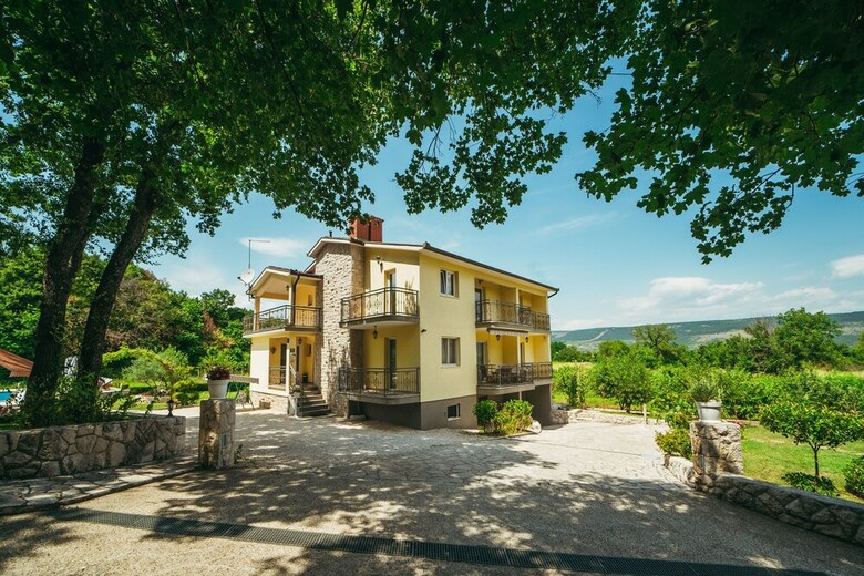 House Estera