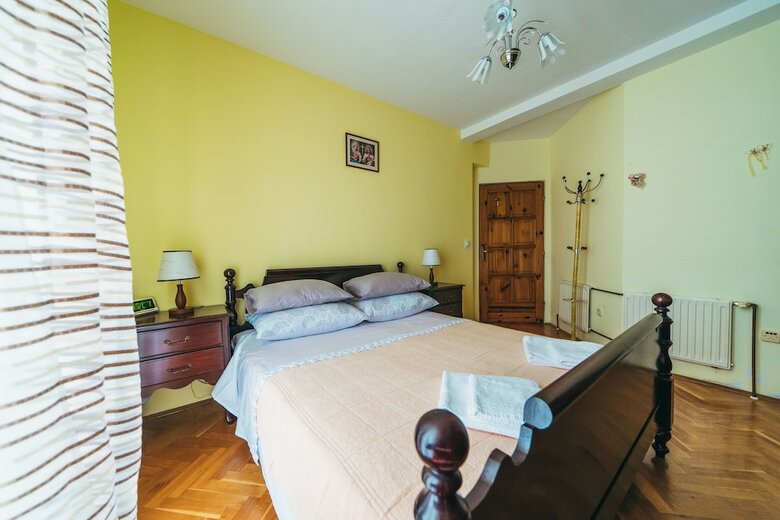House Estera