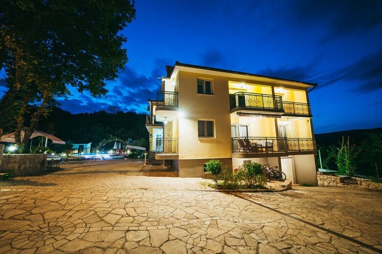 House Estera