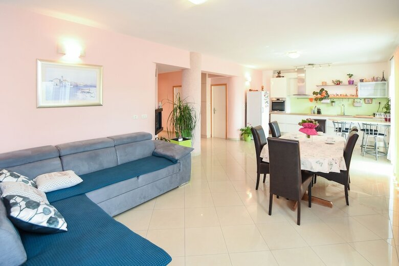 Apartment Mira