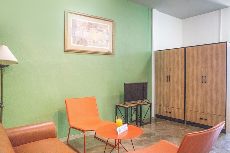 Hostal Oyo 617 Tira Hostel @ Chalong Phuket