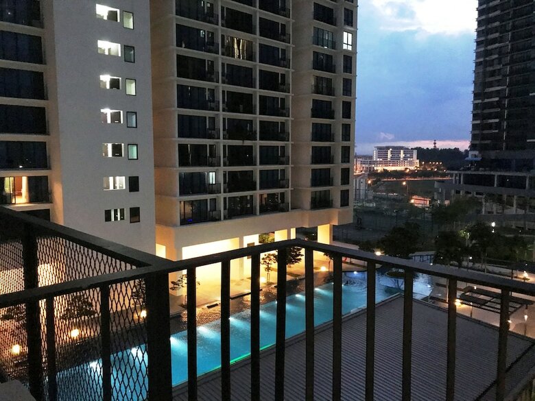 Apartamentos E Studio-trefoil Setiacity Setiaalam