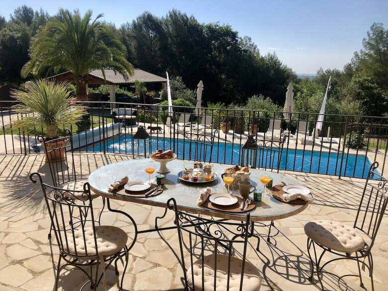 Hotel Le Mas Du Galoubet
