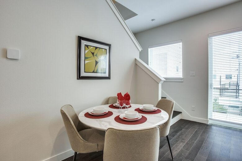 Upscale 2 Bedroom Dallas Townhome