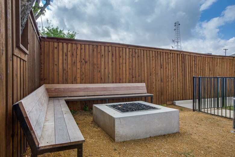 Upscale 2 Bedroom Dallas Townhome