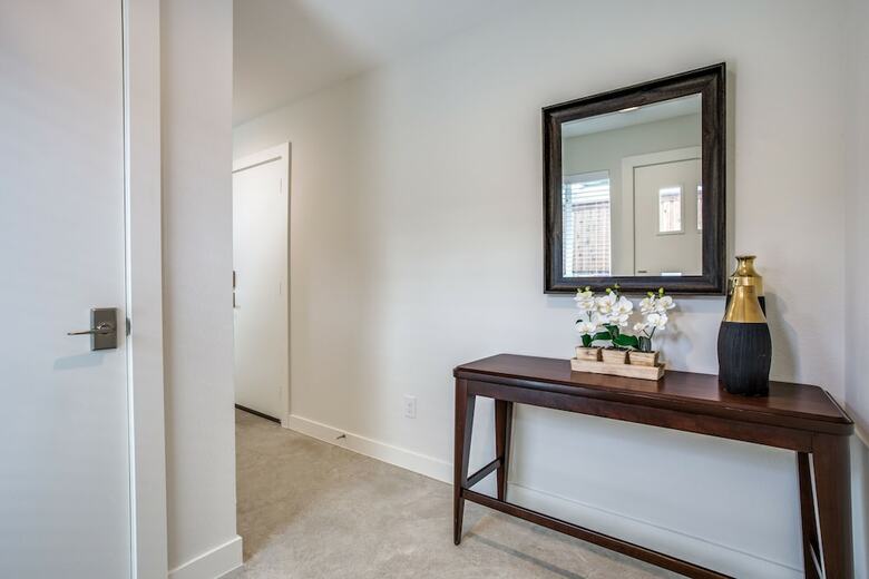Upscale 2 Bedroom Dallas Townhome