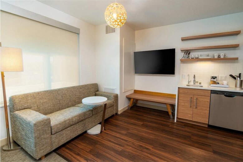 Hotel Element Sacramento Airport