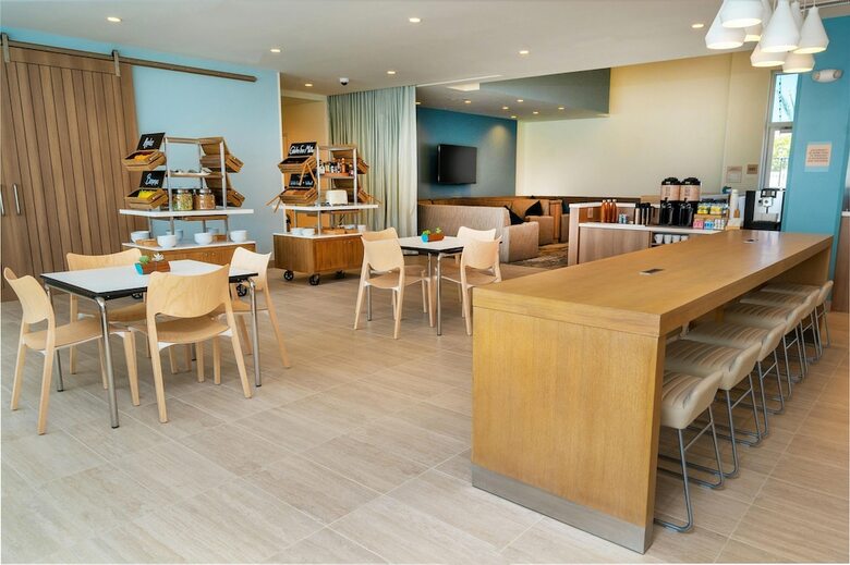 Hotel Element Sacramento Airport