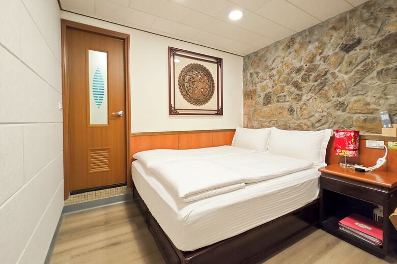 Hotel Qu Hi Home Stay