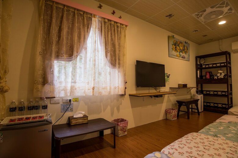 Hotel Qu Hi Home Stay