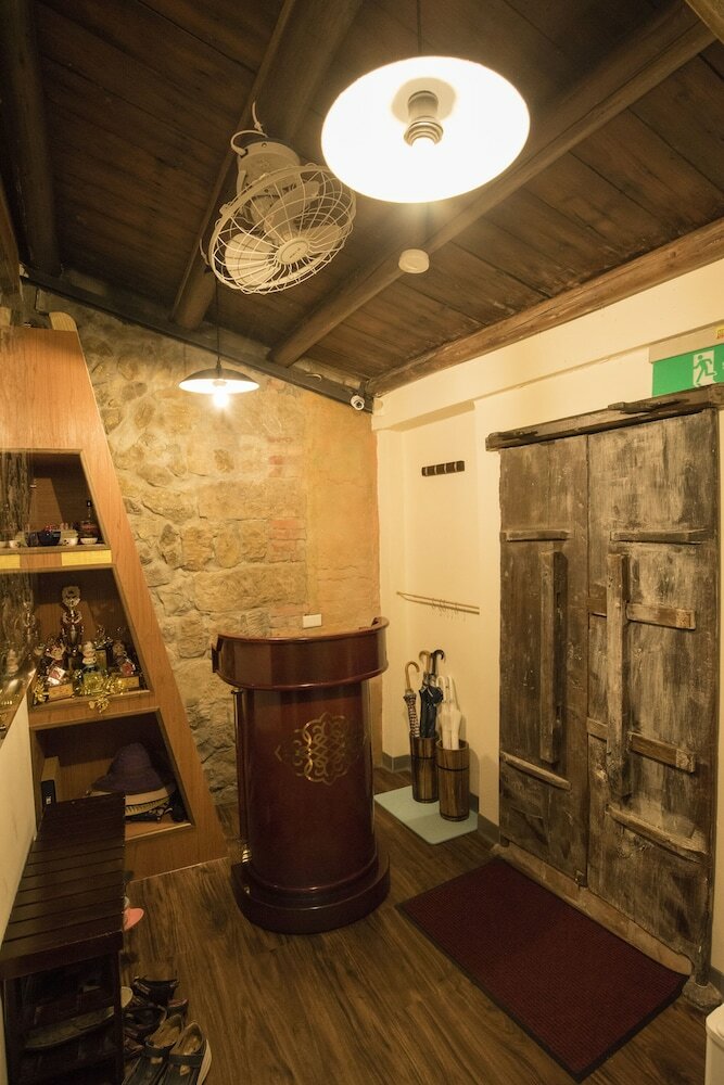 Hotel Qu Hi Home Stay