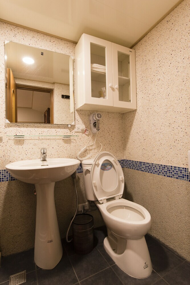 Hotel Qu Hi Home Stay