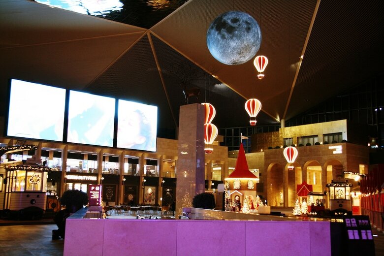 Airport Capsule Hotel Fly Me To The Moon