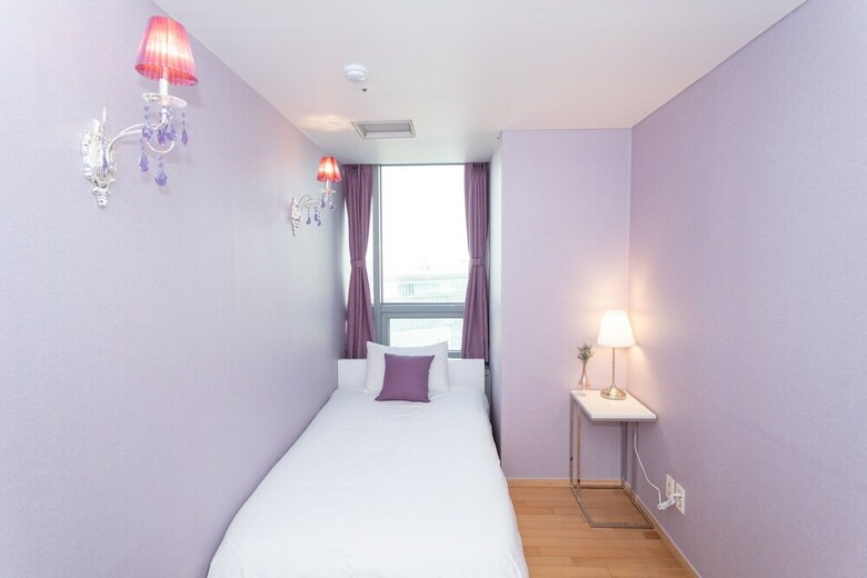 Airport Capsule Hotel Fly Me To The Moon
