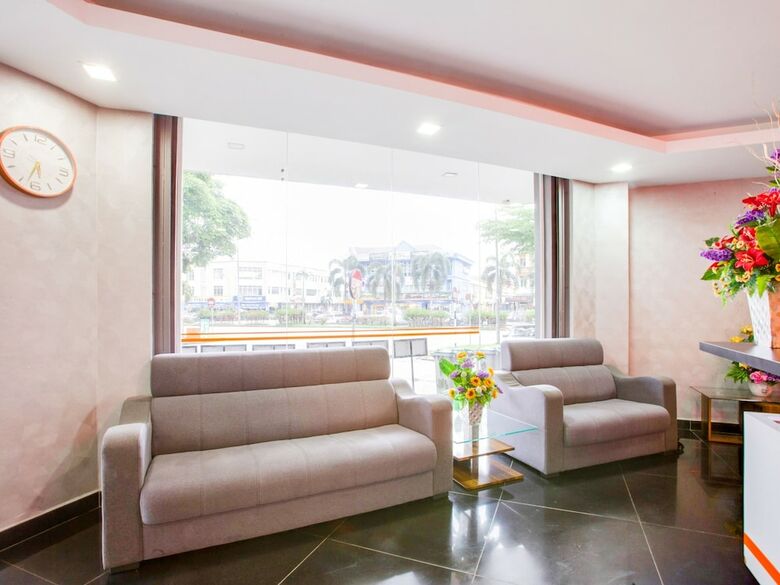 Oyo 89652 P Line Hotel