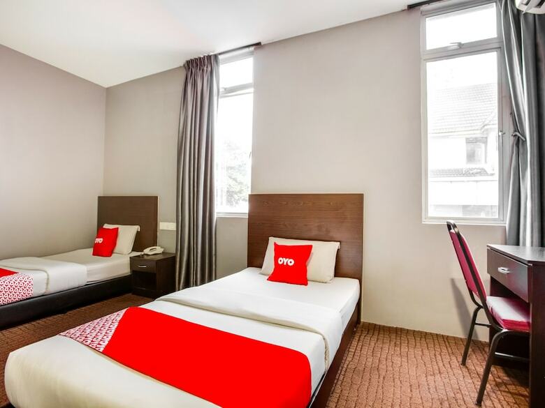 Oyo 89652 P Line Hotel