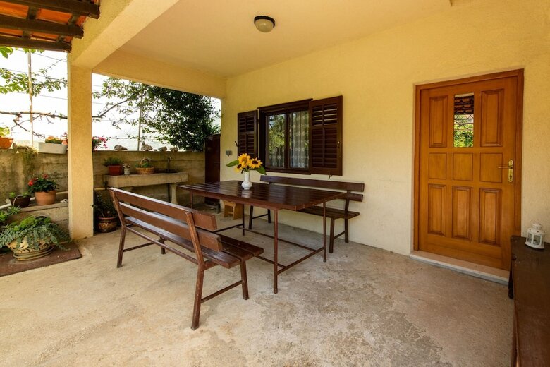 Sunflower House With A Pool