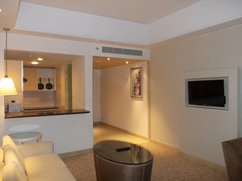 Hotel Radisson Hyderabad Hitec City