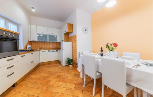 Apartment Vinkuran Kucine