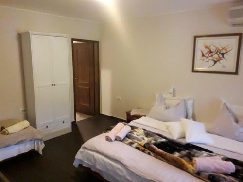 Apartments And Rooms Deskovic
