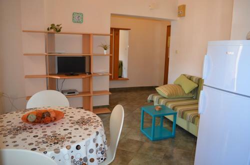 Apartments Sersic Baska