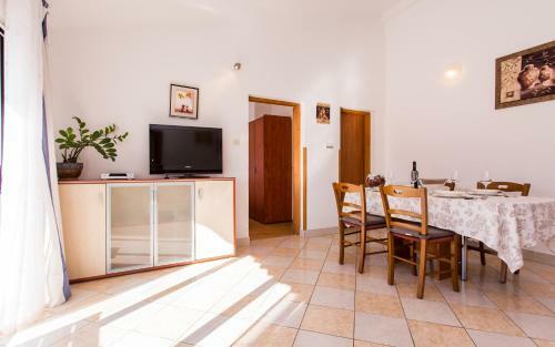 Apartments Luka