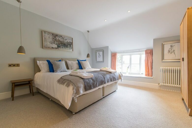 Atherstone Farmhouse & Cottage
