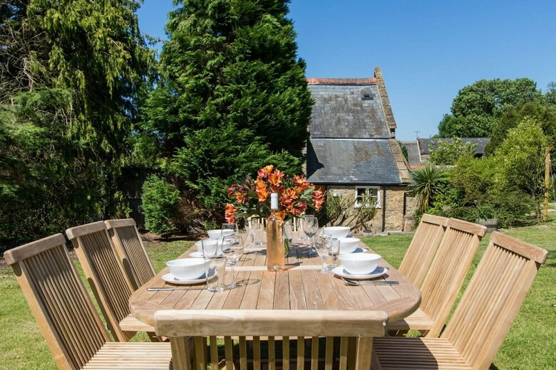 Atherstone Farmhouse & Cottage
