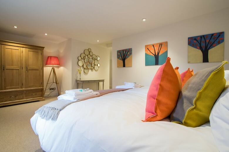 Atherstone Farmhouse & Cottage