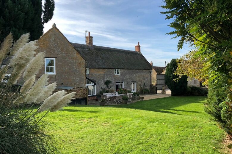 Atherstone Farmhouse & Cottage