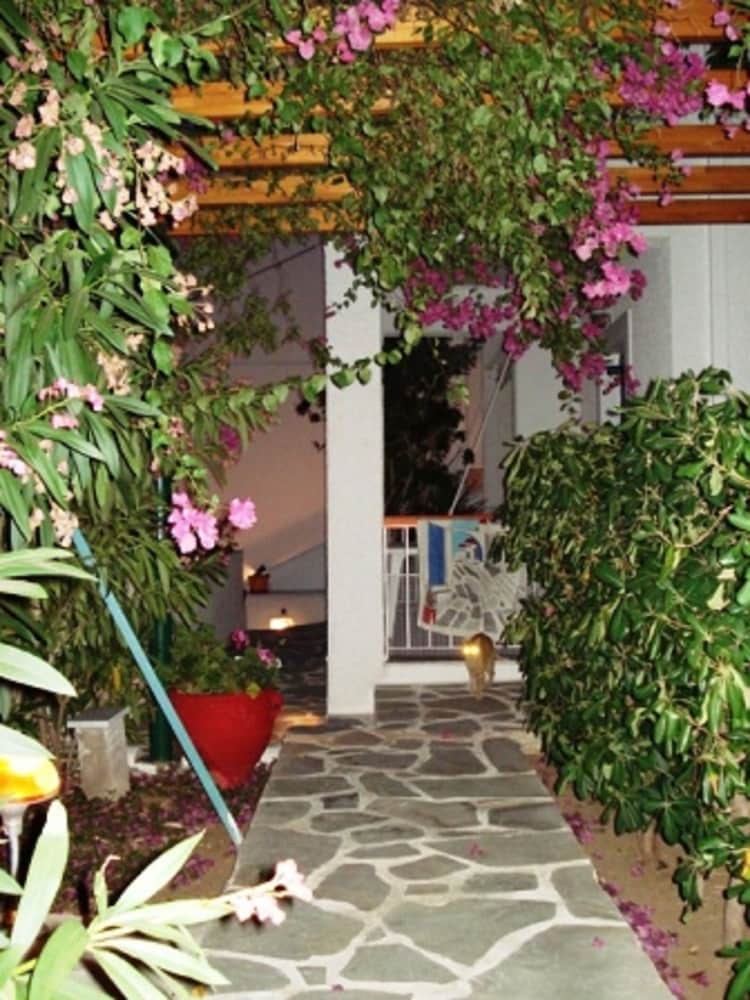 Aparthotel Tatsis Apartments