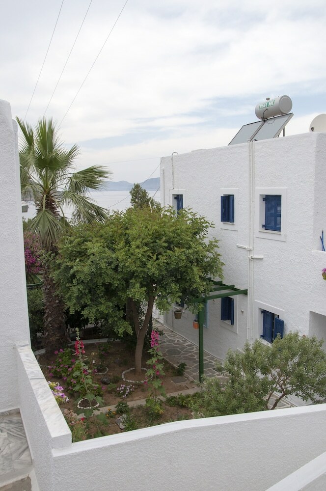 Aparthotel Tatsis Apartments