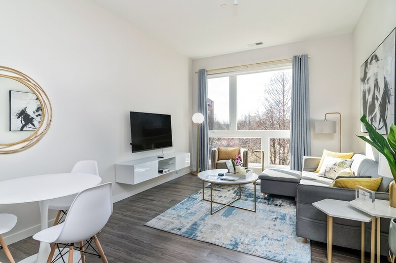 Hyatus Downtown At Yale - Stunning Luxury Apartments