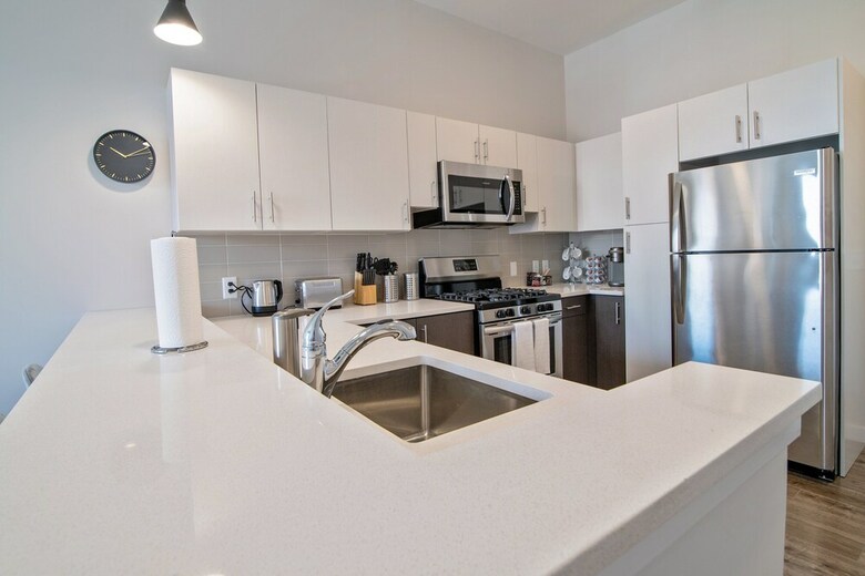 Hyatus Downtown At Yale - Stunning Luxury Apartments