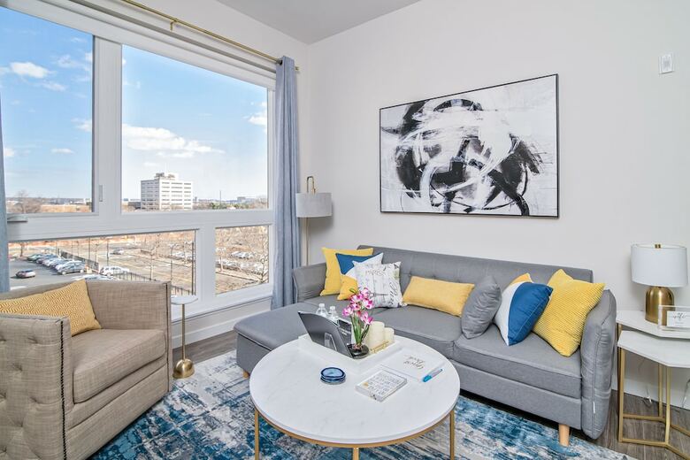 Hyatus Downtown At Yale - Stunning Luxury Apartments
