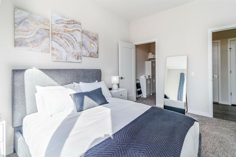 Hyatus Downtown At Yale - Stunning Luxury Apartments