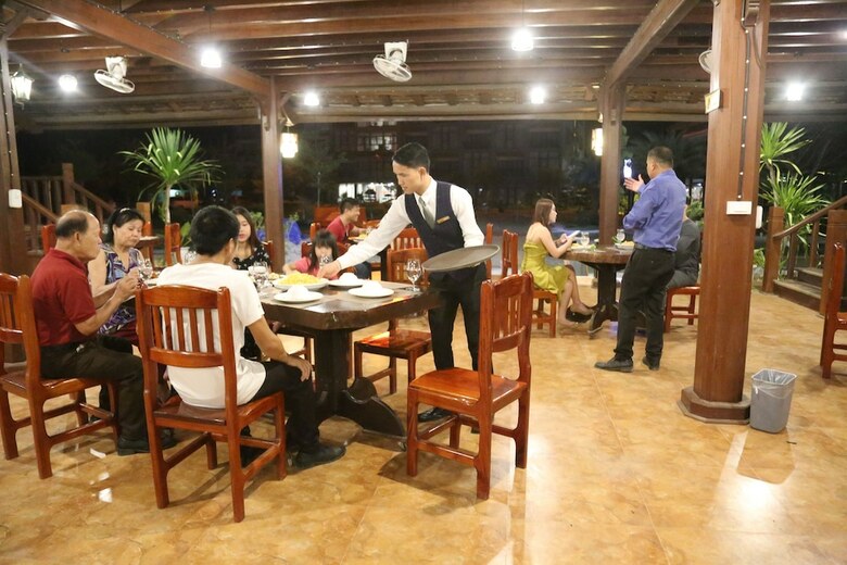 Lisha Grand Hotel