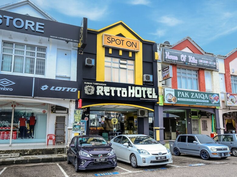 Spot On 89644 Retto Hotel