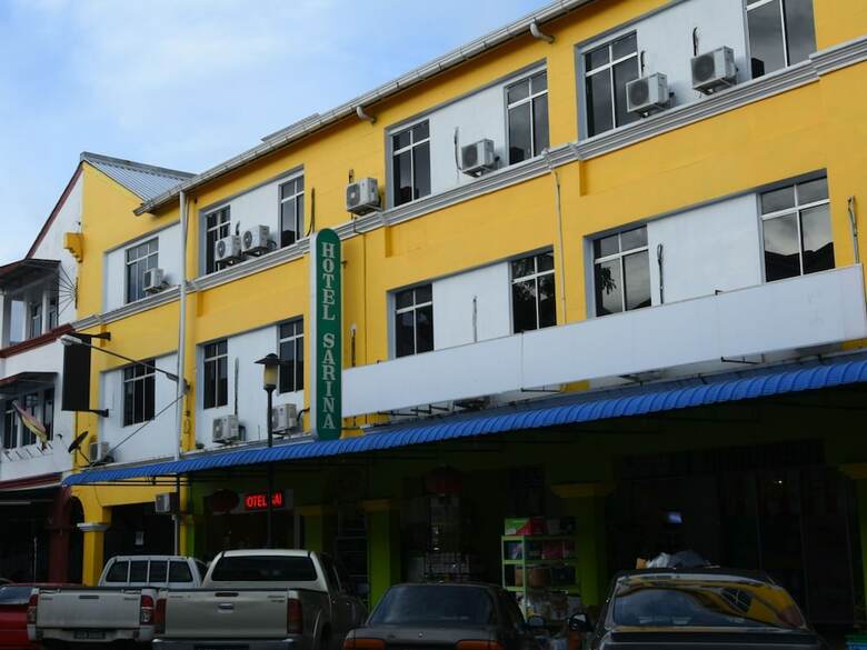 Oyo 89627 Hotel Sarina
