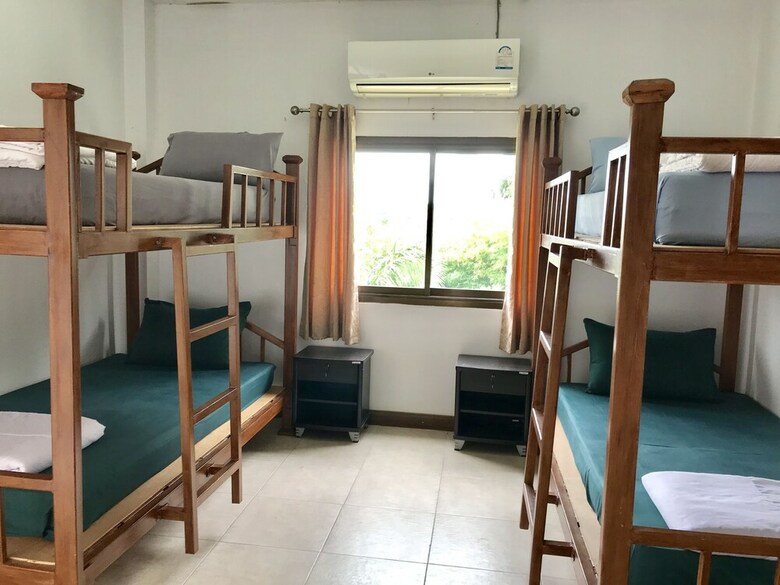 Hostal Hiranyika Cafe And Bed
