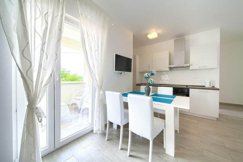 Apartments Mali Nono
