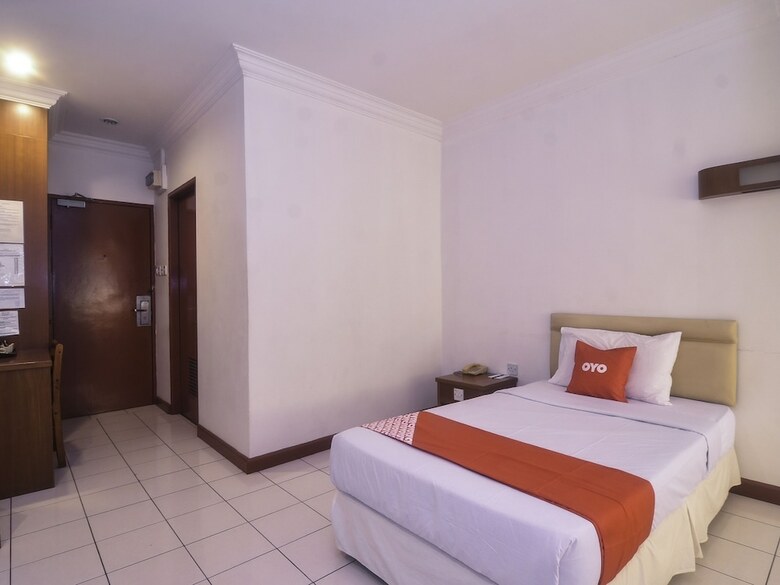 Hotel Oyo 89663 Theatre Inn
