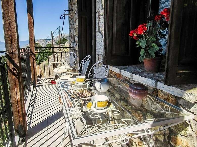 Apartamentos Traditional Charming Stone Chalet