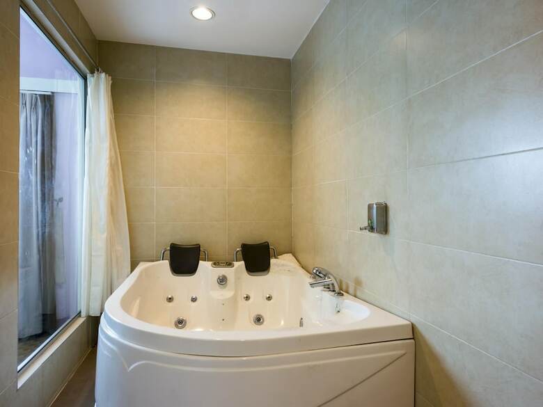 Raintree Hotel