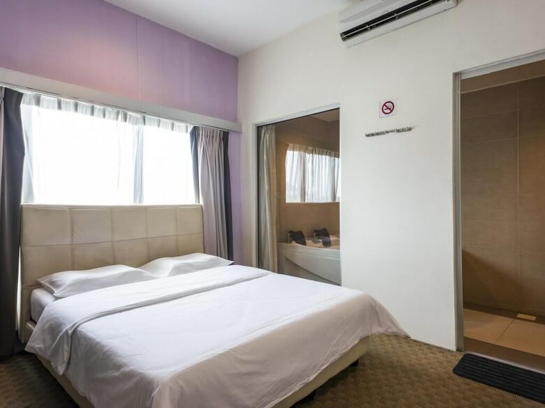 Raintree Hotel