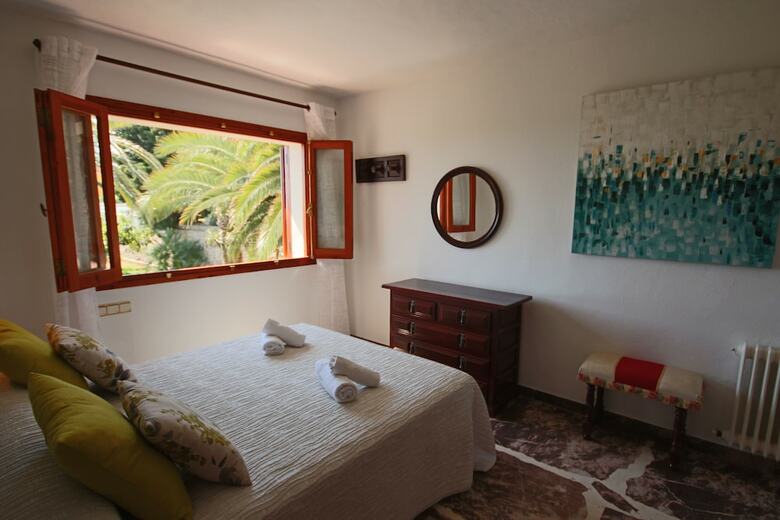 Only 100m To The Beach! Spacious Villa With Private Pool - 12 People