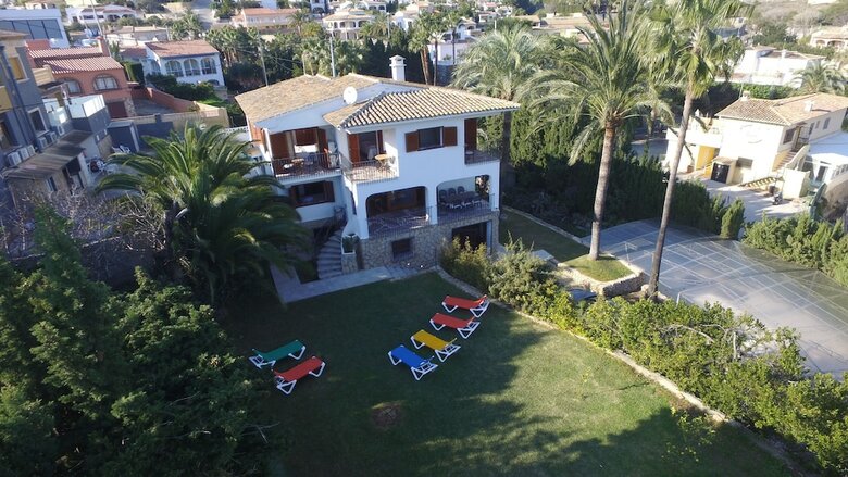 Only 100m To The Beach! Spacious Villa With Private Pool - 12 People